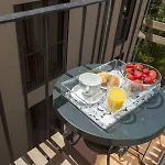SingularStays Mercado Central