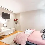 Central Market Lux Apartment