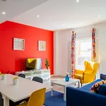 Spacious Clean & Colorful Apt Quiet Zone