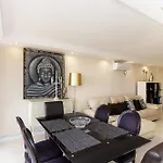 The White Apartment: Luxury, Beach And Design