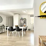 Spacious, Sunny Flat By City Of Arts & Sciences