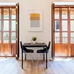 Loft De Diseno Junto Al Mercado Central Con Balconada