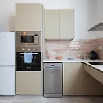 Florit Flats - The Port Avenue Duplex