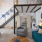 Florit Flats - The Port Avenue Duplex