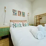 Bright & Stylish Flat Close To Center