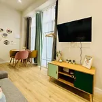 Bright & Stylish Flat Close To Center