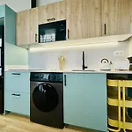 Bright & Stylish Flat Close To Center
