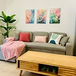 Loft 2 - Space & Conform Close To Center