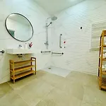 Loft 1 - Space & Conform Close To Center