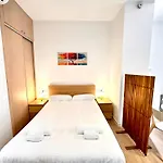 Valentia Apartaments Beachside Modern Style