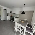 New And Bright 2-Bedroom Apartment In Canamelar