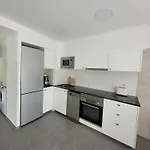 New And Bright 2-Bedroom Apartment In Canamelar