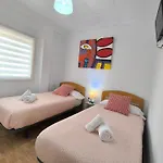 Central Apartment In Valencia With Wifi + Parking.