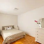Light And Bright Apartment In Central Valencia