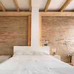 Elegant Holiday Home in Valencia near Seabeach