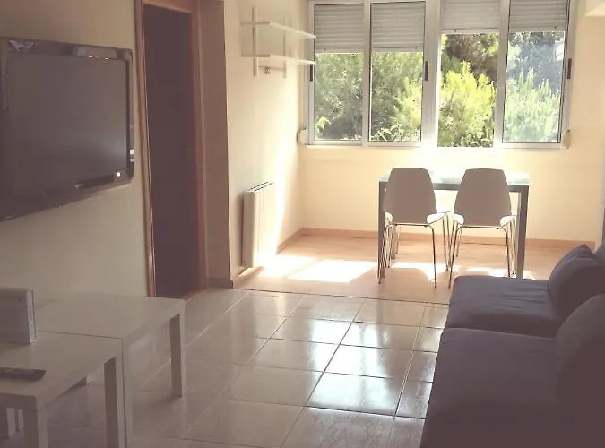Lovely Three Bedroom Wifi Apartment Near Beach