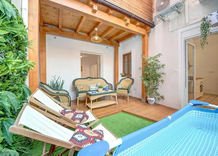 Apartment With Pool By The Beach
