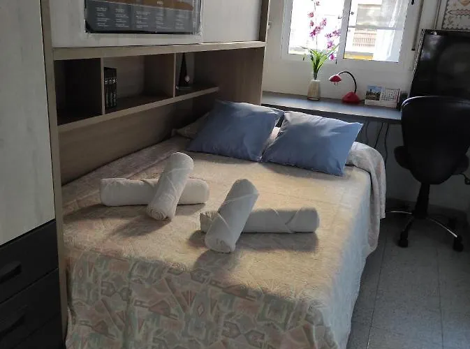 Comoda Y Moderna Habitacion Doble