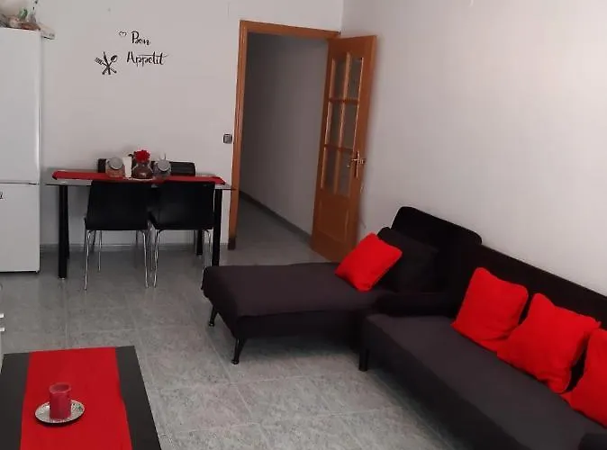 habitación pequeña en piso compartido con 2 adultos y 1 perrito