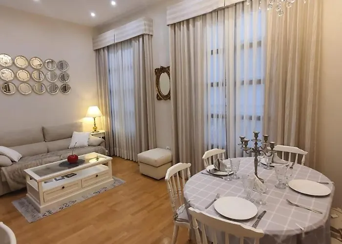 Cozy Luxury Apartments*****. The City Center