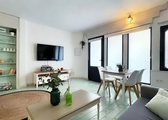 New Cozy Beach Apartment, Wifi