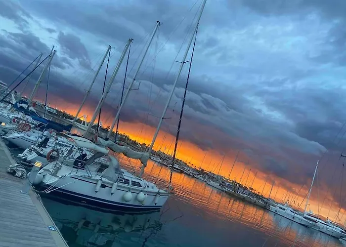 Hospedate En Un Velero En La Marina Sur De Valencia