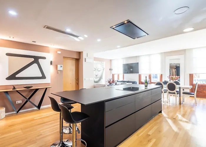 Central Market Lux Apartment