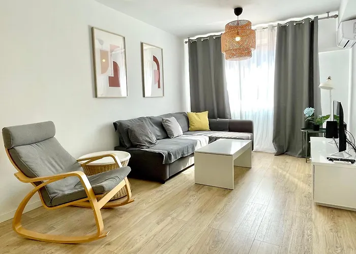 Spacious, Sunny Flat By City Of Arts & Sciences