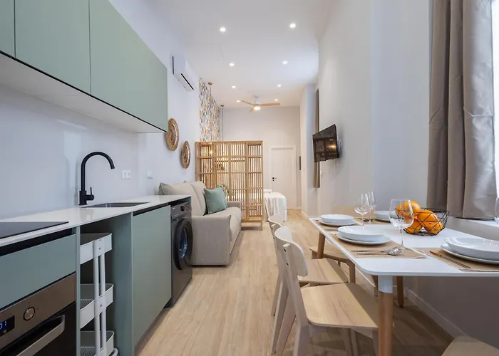 Florit Flats - The Trafalgar Apartment IV