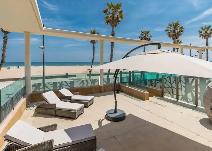 Luxury Beach Front Apartment With Pool