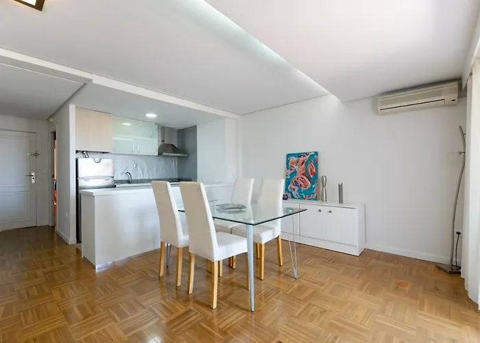 Light And Bright Apartment In Central Valencia