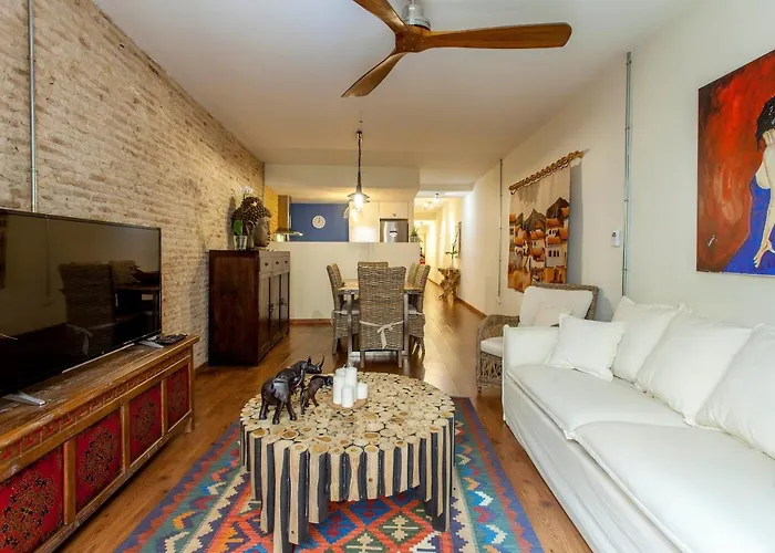 Luxurious & Alluring Home In Historic Town