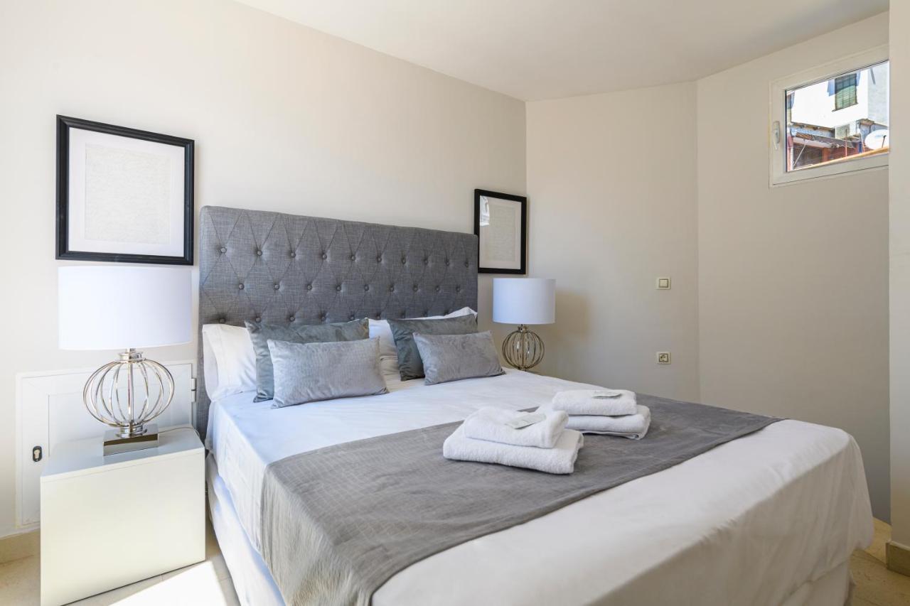 Apartment Balmes Market Mid-term
