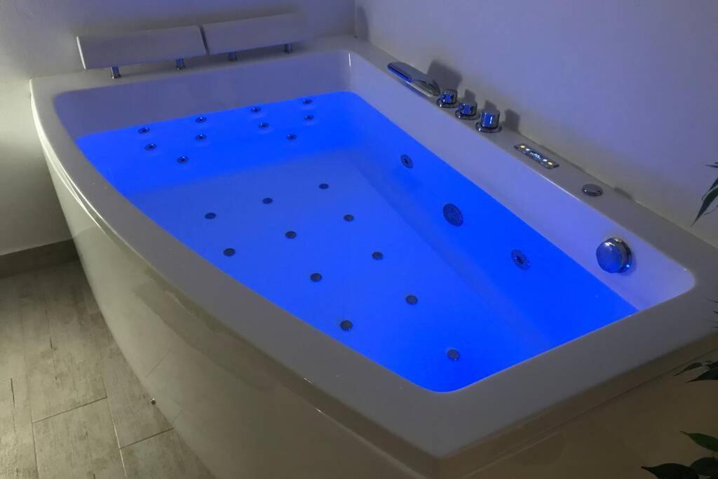 With Jacuzzi Free Wifi Apartamento