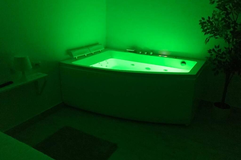 With Jacuzzi Free Wifi Apartamento *
