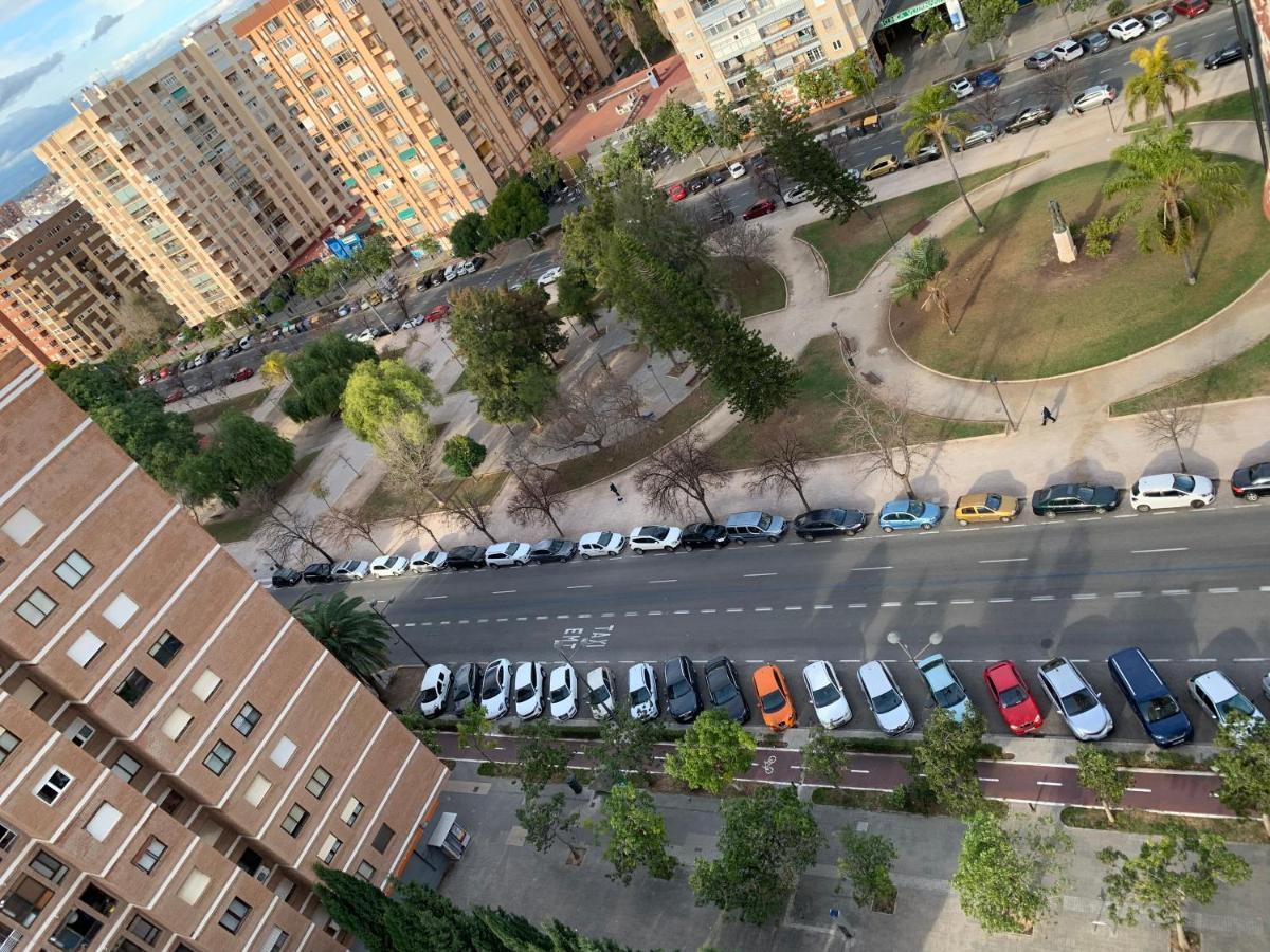 Habitación Con Cama Doble, Piso Compartido En Avenida Blasco Ibáñez Pensión