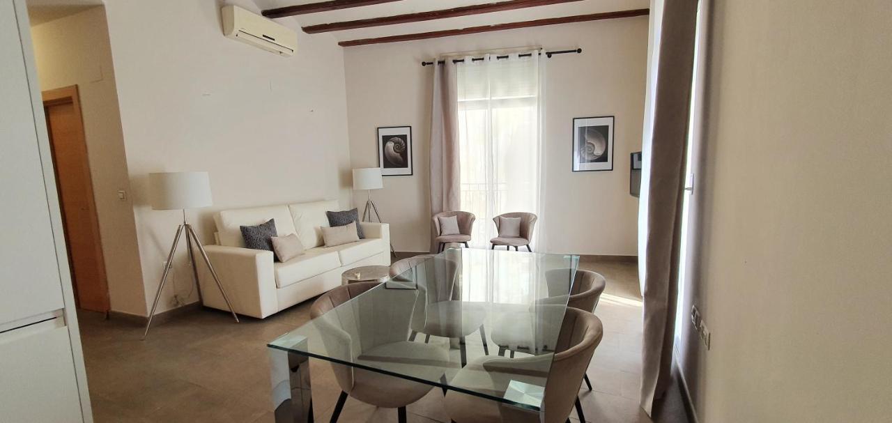 Apartment Balmes Market Mid-term *