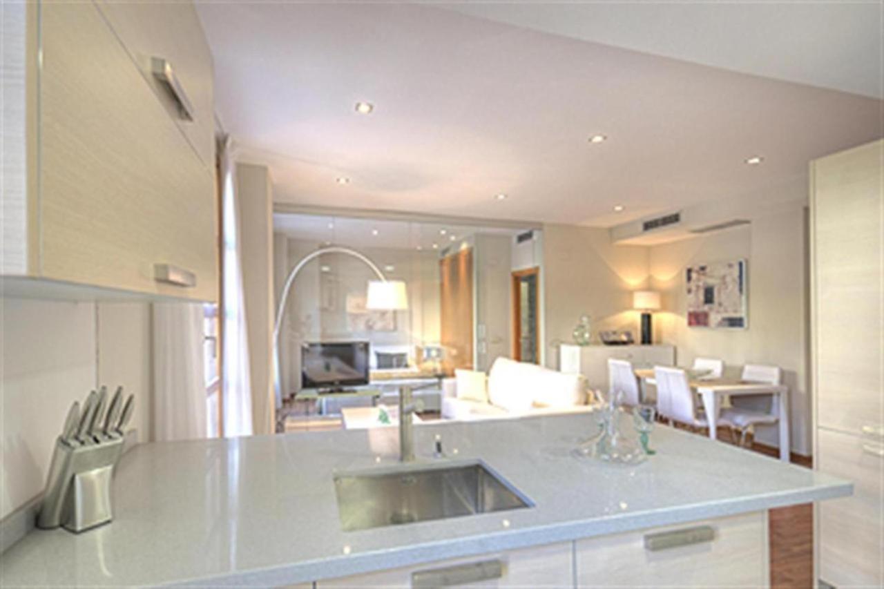 Moderno En La Plaza Del Tossal Apartamento