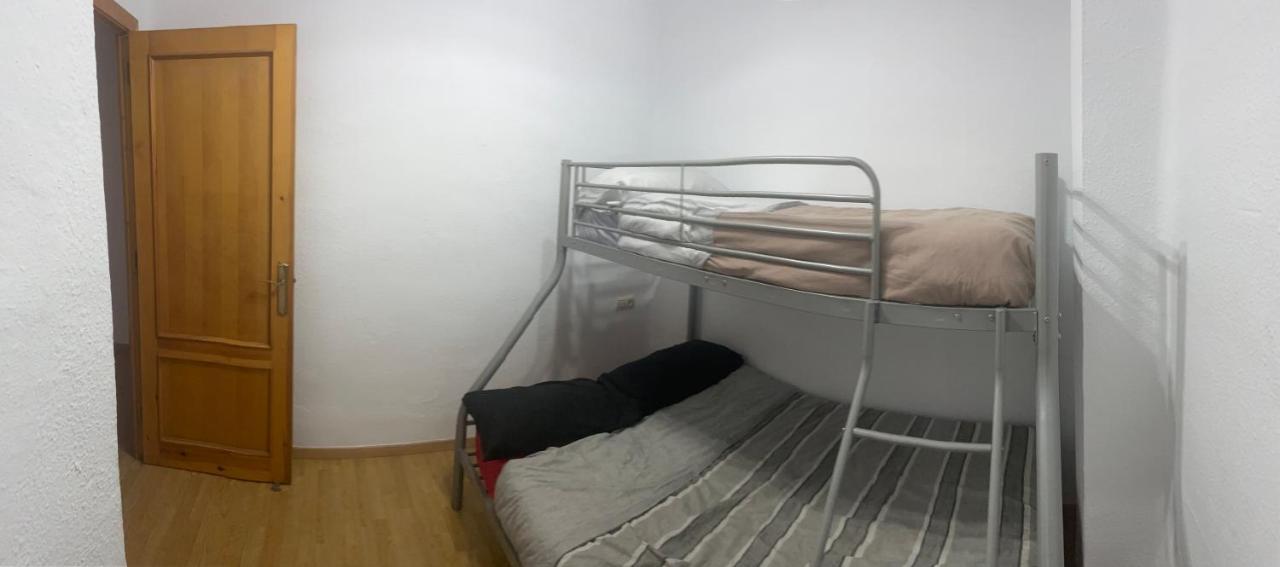 Habitación privada con cama doble. *