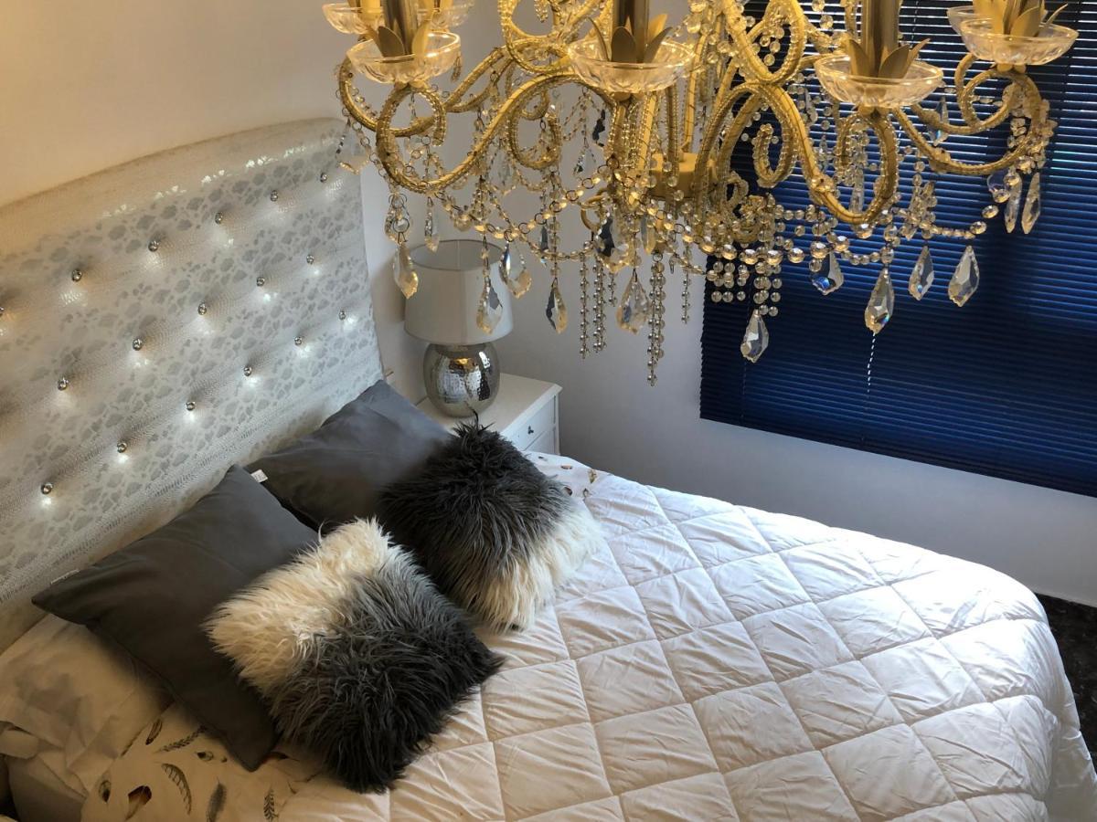 Romantic Room In Shared Apartment *