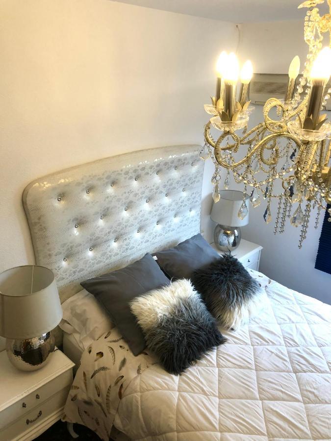 Romantic Room In Shared Apartment