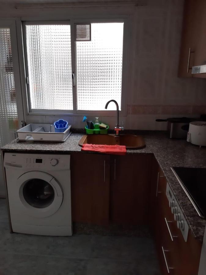 Habitación Pequeña En Piso Compartido Con 2 Adultos Y 1 Perrito Habitación en casa particular *
