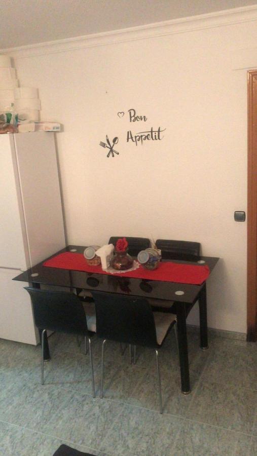 Habitación Pequeña En Piso Compartido Con 2 Adultos Y 1 Perrito Habitación en casa particular