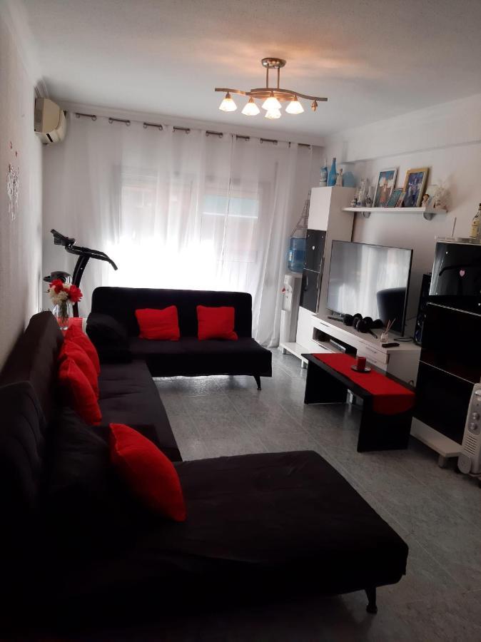 Habitación Pequeña En Piso Compartido Con 2 Adultos Y 1 Perrito Habitación en casa particular