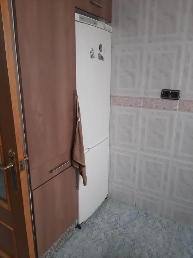 Habitación Pequeña En Piso Compartido Con 2 Adultos Y 1 Perrito Habitación en casa particular Valencia