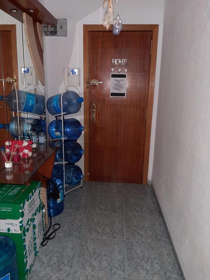 Habitación Pequeña En Piso Compartido Con 2 Adultos Y 1 Perrito * Valencia