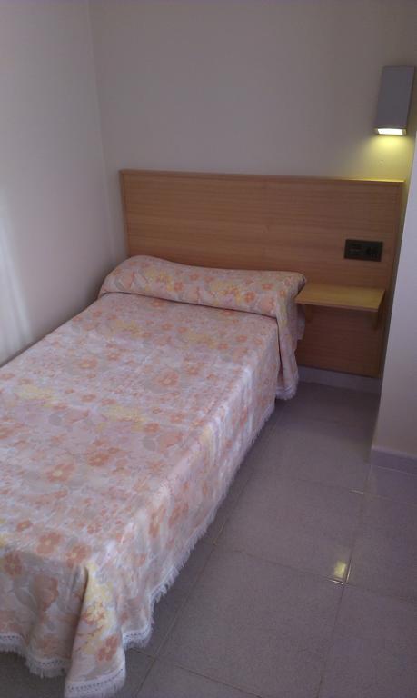 Hostal Bisbal Only Adults No Ac Guest house