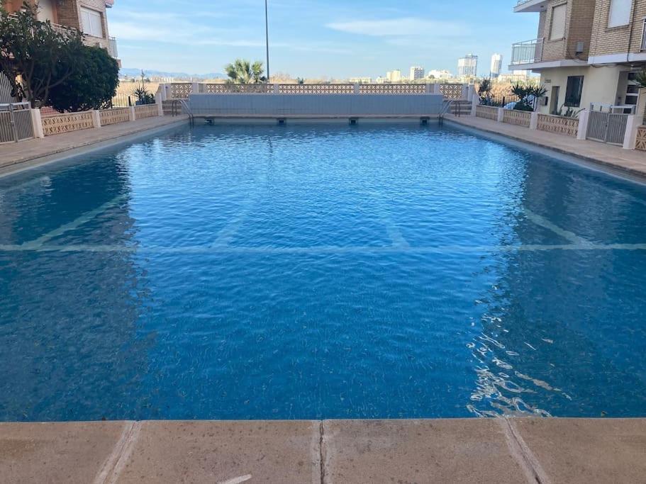 Coqueto De Playa Con Piscina Y Terraza * Valencia