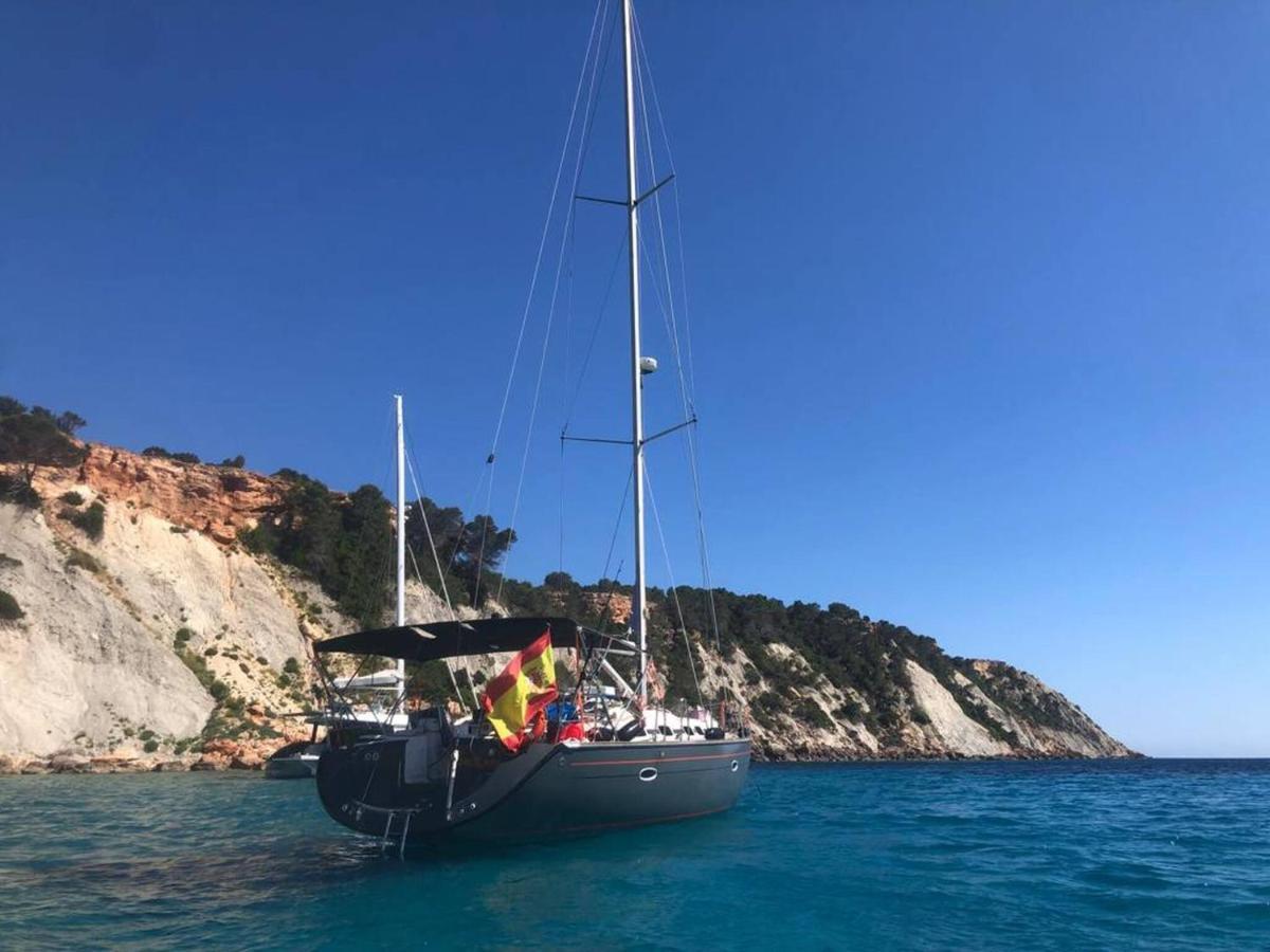 An Amazing Experience Enjoy The From A Boat Up To 8 People *