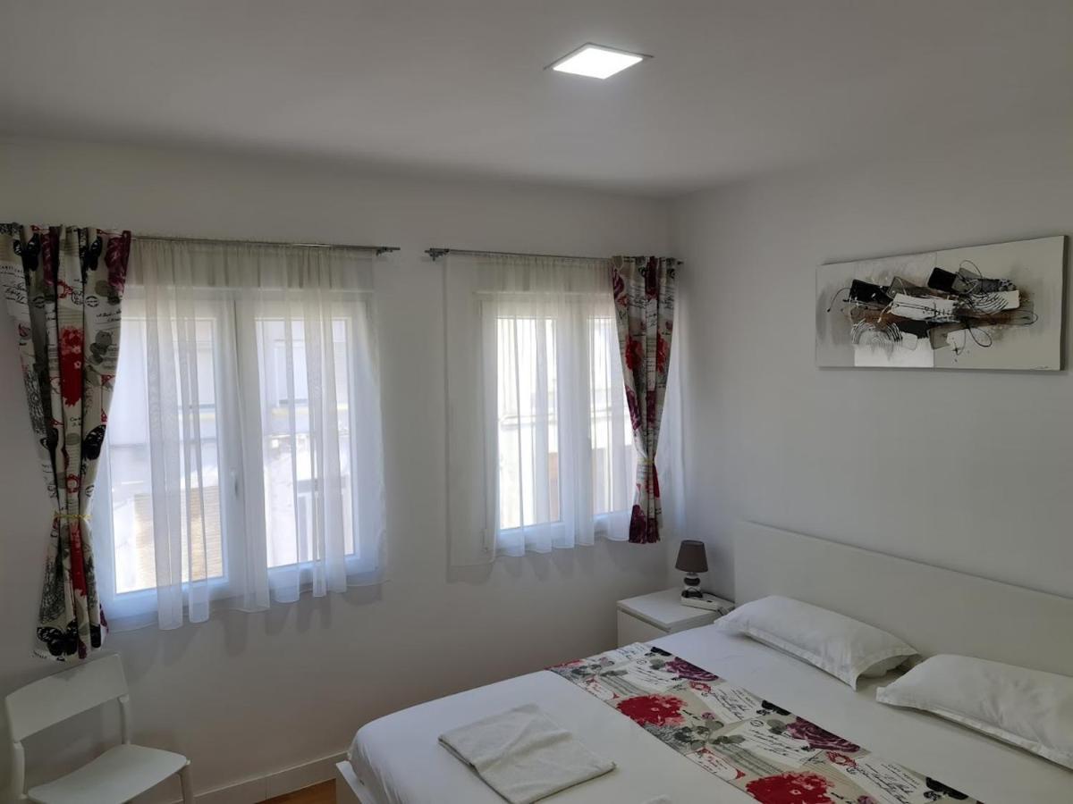 Arenas 3 Apartment
